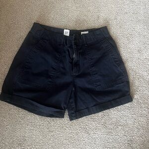 Gap- high waisted- 5’’ inseam. Size 10. Used Condition